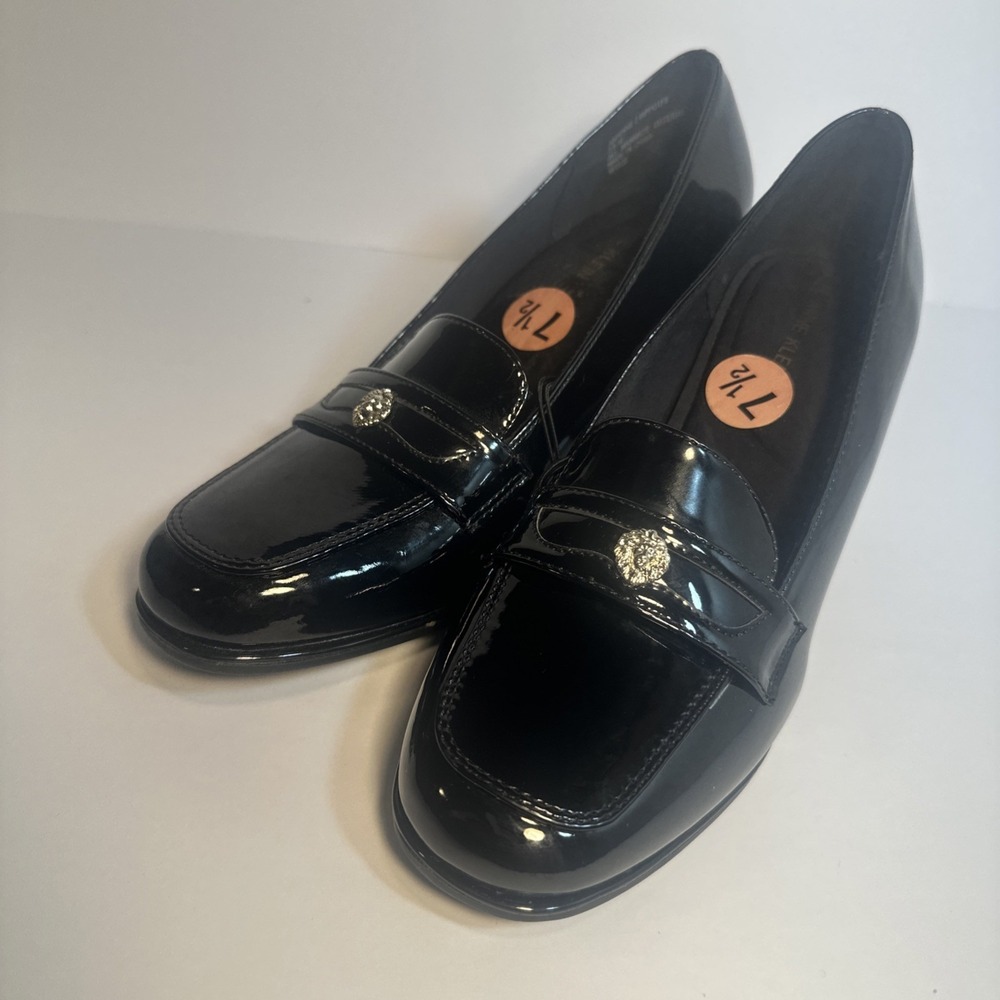 Anne Klein black patent shiny loafers W/ Lion Head Detail Block Heel  7 1/2 NEW